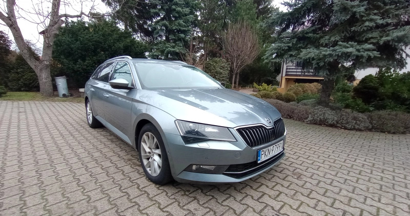 Skoda Superb cena 64900 przebieg: 223300, rok produkcji 2016 z Ślesin małe 172